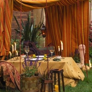 Alfresco-essplatz-freien-garten-orange-gardinen-bohemian