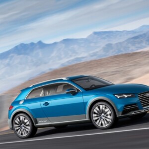 Audi-Allroad-Shooting-Brake-E-Tron-rechte-seite-blau