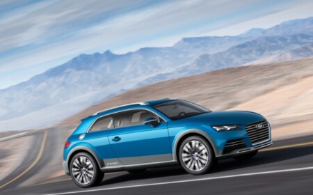 Audi-Allroad-Shooting-Brake-E-Tron-rechte-seite-blau