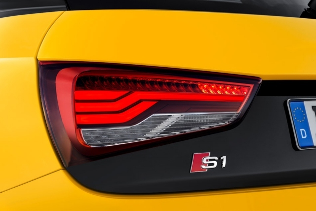 Audi S1 blinkleuchte linke seite gelb