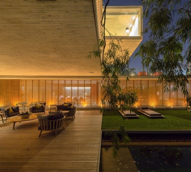 Überdachung  Terrasse ausgestattet modernes Haus-mit Garten-Outdoor-Wohnzimmer