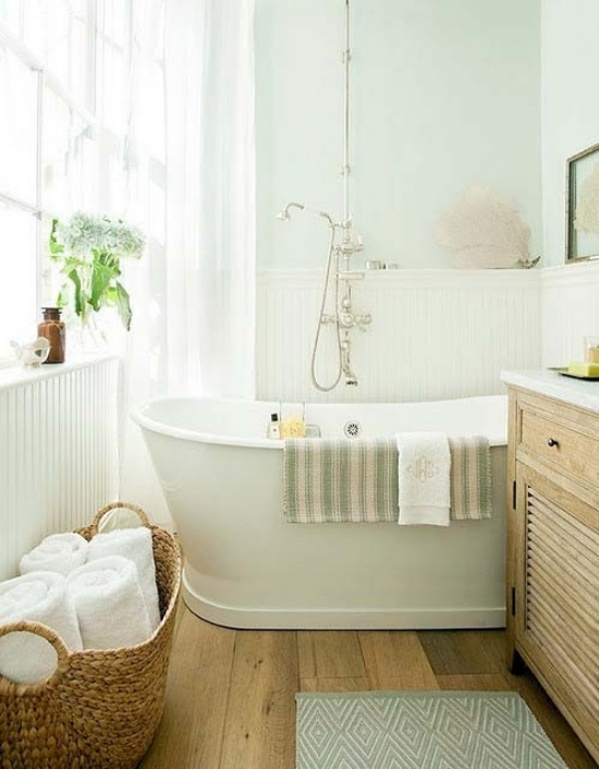 Bodenideen für badezimmer Dielenboden-freistehende badewanne keramik