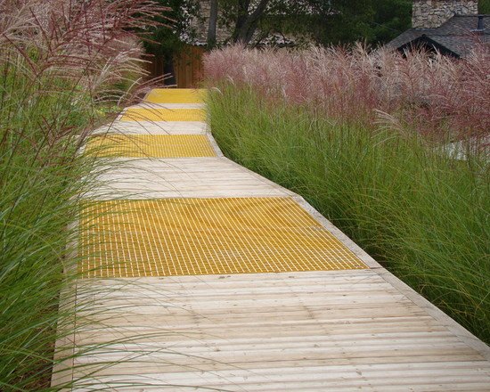 Pampasgras cooles Design Holzdielen Steppengräser