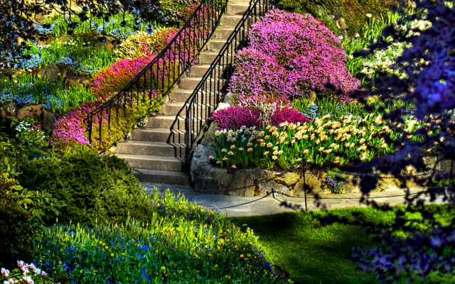 Gartenweg Treppe Garten am Hang stilvoll exklusiv Gestaltung Ideen