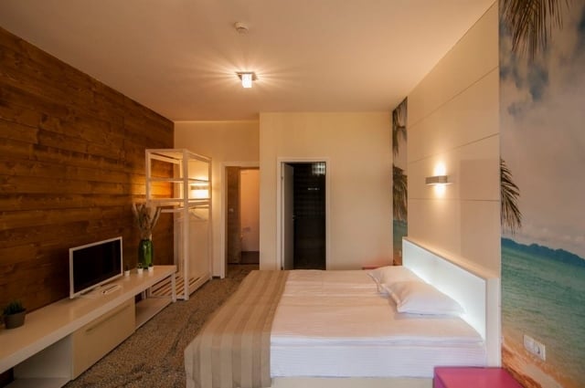 HOTEL SEASONS schlafzimmer holz wandverkleidung weiß glanz möbel