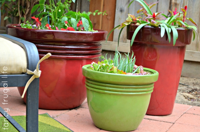 Haus Garten Ideen Blumentöpfe als Dekoration Bodenbelag kleine Terrasse