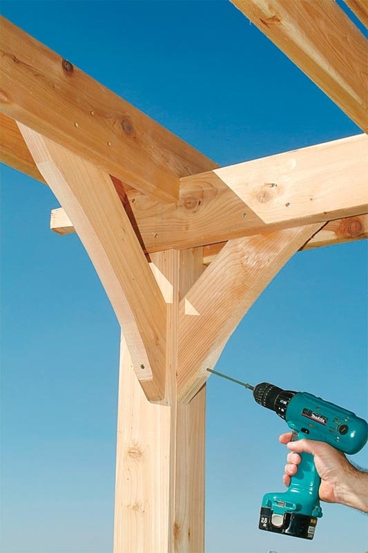 Holz Pergola bauen balken einzelne teile zusammen 