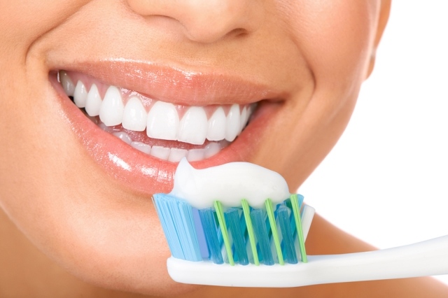 zahnbürste zahnpasta nicht vergessen schlecht atem vorbeugen