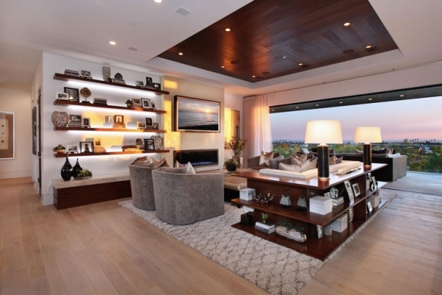 Möbeldesign Wohnzimmer wandregale mit beleuchtung-abgehängte Decke Holz Look shaggy-teppich 