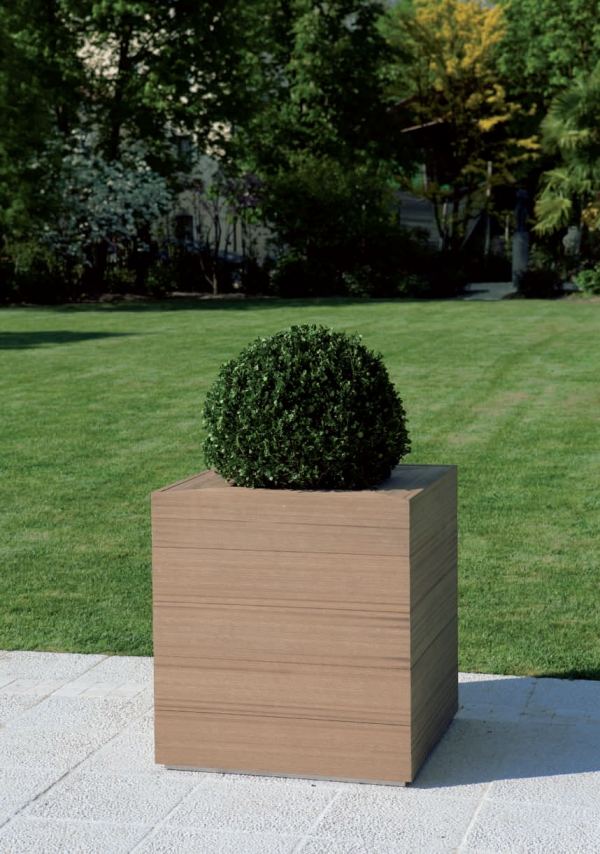 Pflanzkübel Außenbereich-geeignet recycelbares holz metall-greenwood-RIA-von-LAB23