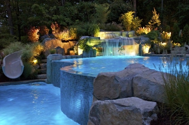 Beleuchtung Schwimmbecken LED Wasserfall Akzente