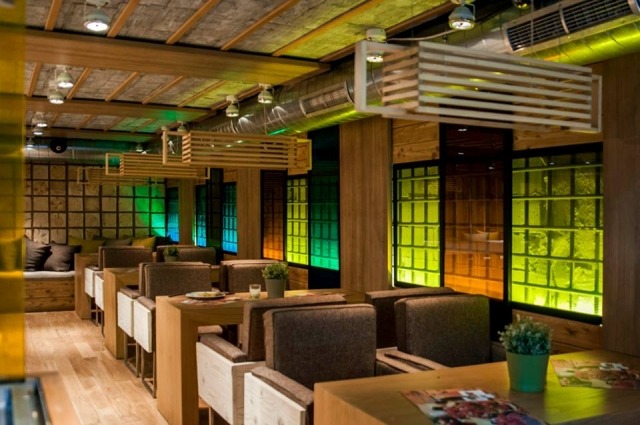 Raffy Bar Gelato restaurant kapitanov design bunt leuchtende wandpaneele