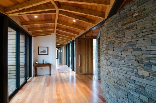 Holzdecke Laminatboden Einfamilienhaus planen bauen Glasfronten