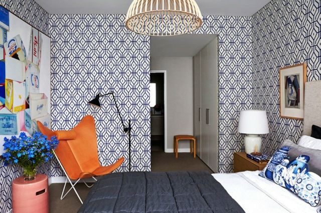 Schlafzimmer einrichten originelle Idee orange Sessel Pendelleuchte