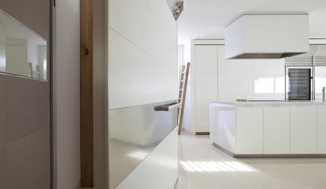 Wohnung weiße minimalistische küche-kaz tel aviv