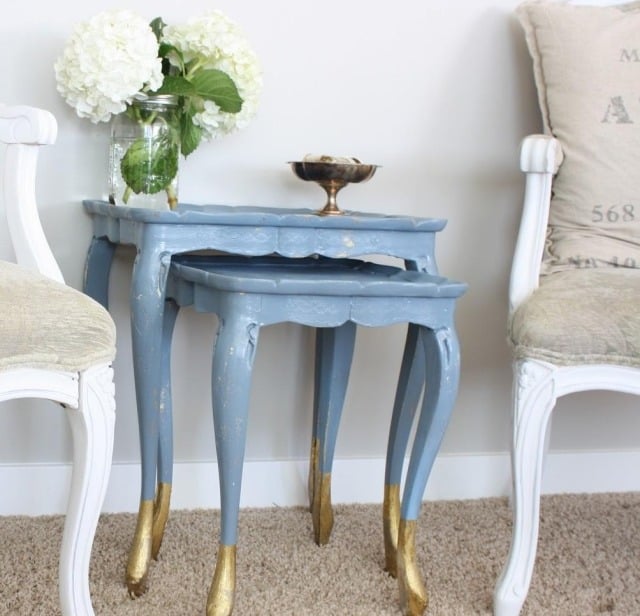 alte Möbel selber aufpeppen ideen dip-dye hocker beistelltisch blau gold