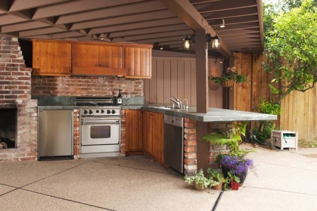 außenbereich sommer outdoor küche terrasse überdacht