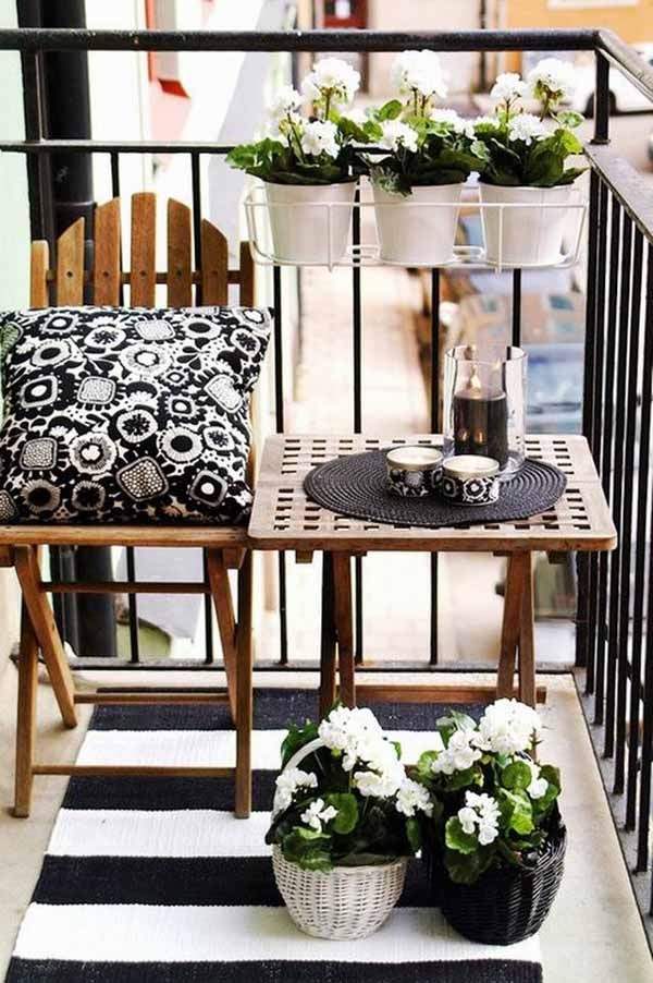 balkon skandinavischer stil-schwarz weiß-kissen muster