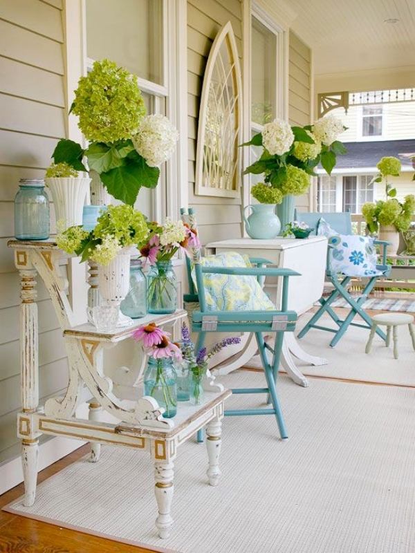balkon möbel-vintage stil-blümentöpfe an der wand dekoration 