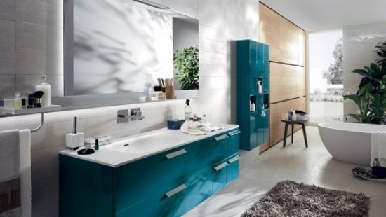 blaue möbel-für badezimmer-freistehende wanne farben wohlfühl oase
