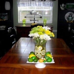 blumen-arrangement-chrysanthemen-ostern-limetten-zitronen