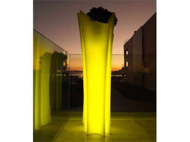 blumen terrasse balkon platzieren gelb leuchten wetterbeständig