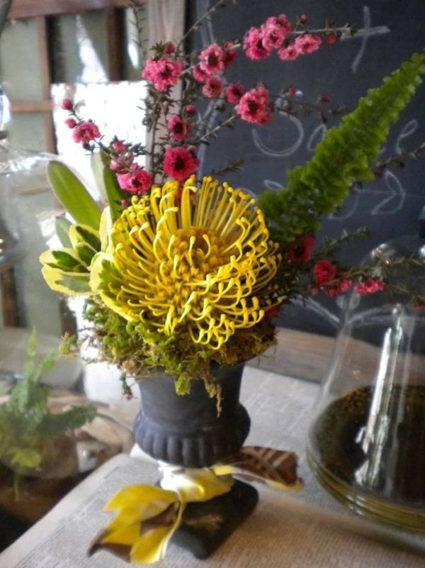 bauchige vase dekoration-frühling bunte-blumen arrangements