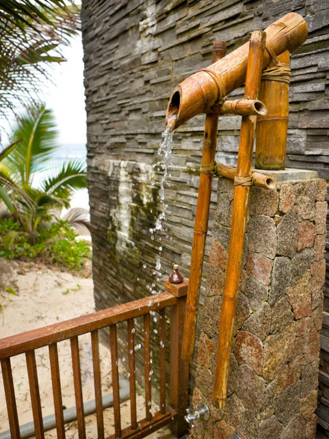 Garten Dusche Steinwand Naturstein Holz Geländer