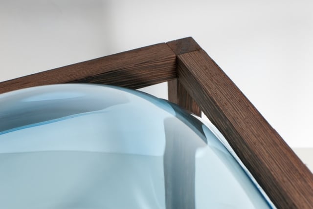 fließende Form behälter aus geblasenem Glas-Rahmengestell aus holz