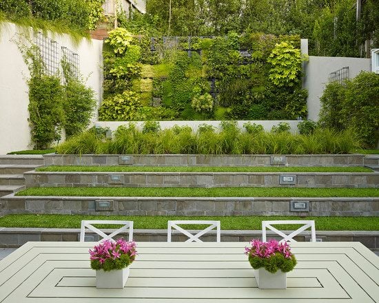 Garten am Hang gestalten modern terrassen treppen vertikal begrünung