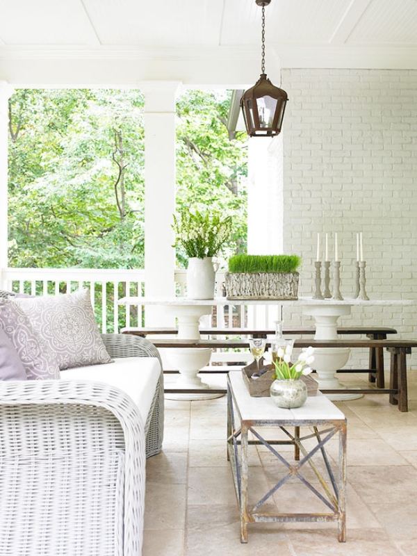 geflochtene balkonsessel-weiß puristisch-dekoration pflanzen