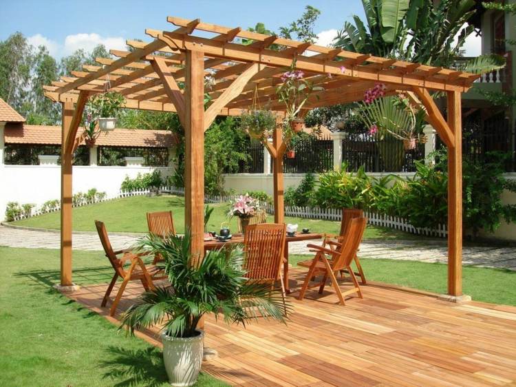 Holz Pergola bauen für Abwechslung, Romantik und Komfort im Garten