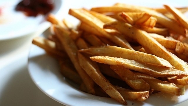 teller pommes frites art abhängigkeit gesündere ernährung