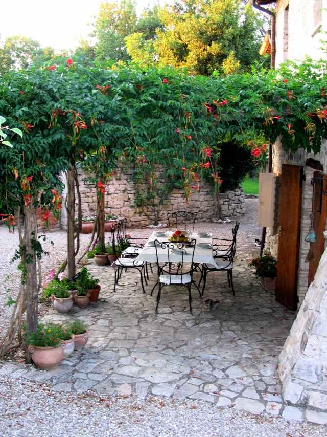  pergola terrasse begrünen italienisches flair