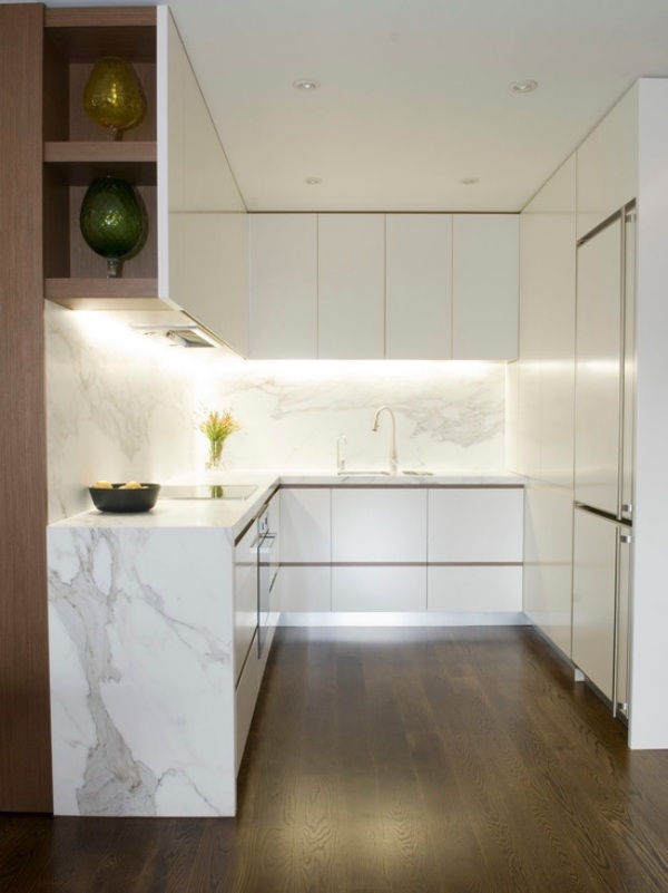 kompakte kleinküche-weiß marmor beleuchtung-eingebaute geräte
