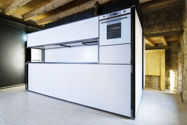 küchenzeile mit geräten kompakte Ausstattung im exklusiven wohnstudio e+m 
