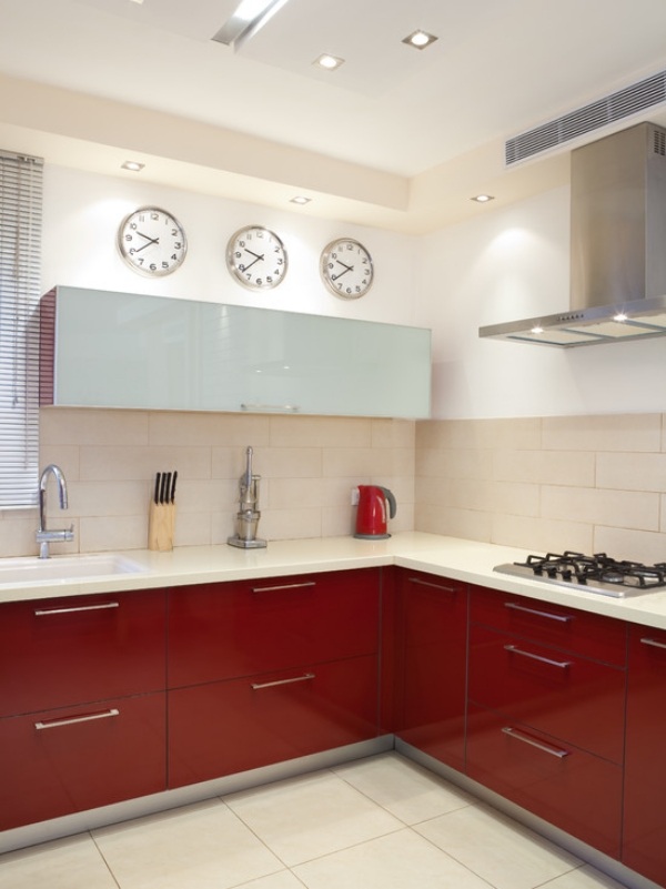 küchenzeile weiß-rot gas kochfelder-spülbecken matt-glas