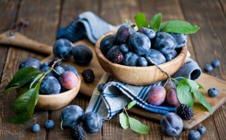 leckere Brombeeren im Garten Desserte Sommer zubereiten Ideen