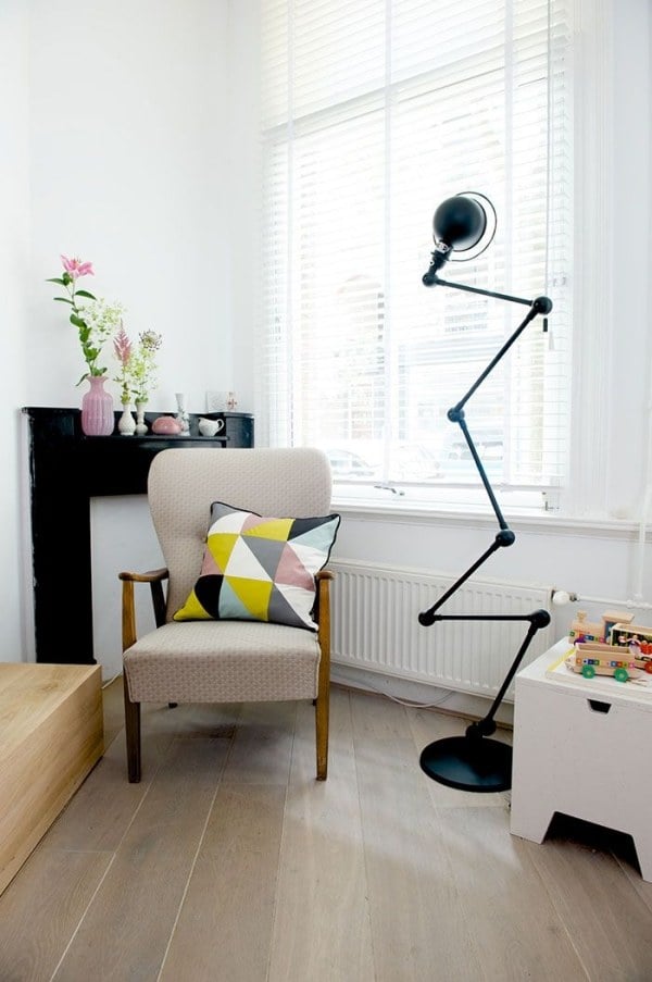 leseecke ideen möbel zum lesen stehlampe bewegbar retro-armlehnstuhl
