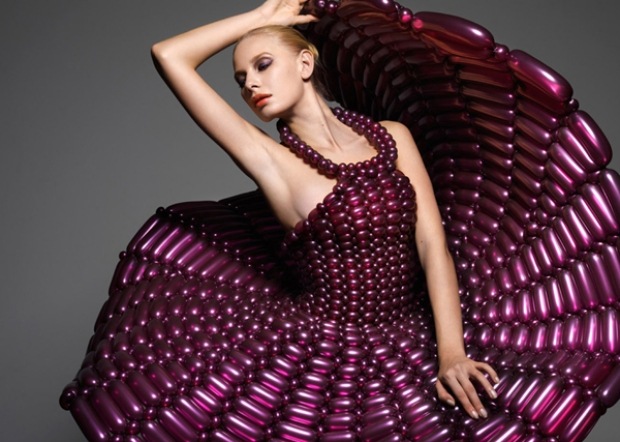 Kleider aus Ballons Abendkleid Bordeaux Purpur extravagant und chic