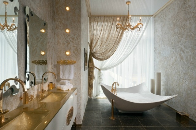 luxus ambiente badezimmer-einrichtung vorhänge-goldene wasserhähne wand 