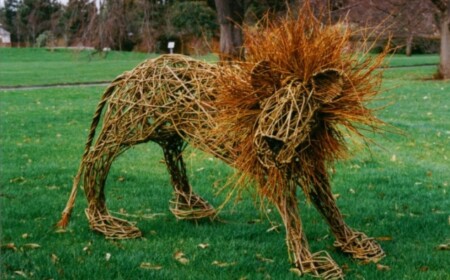 löwe lebensgröße-figur weidenruten gartendeko zum nachbasteln