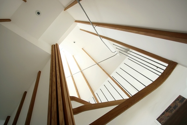 maisonette-wohnung einrichtung weiß renovierung treppe