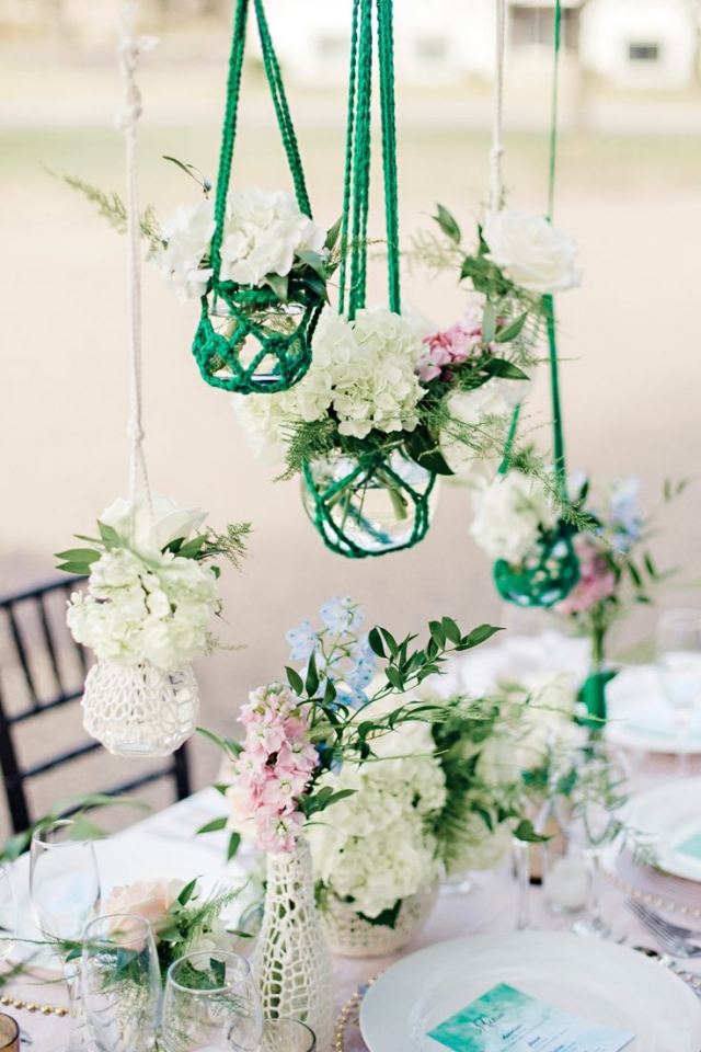 Makramee-Blumenampel ideen grün weiße blumen hochzeit deko tisch