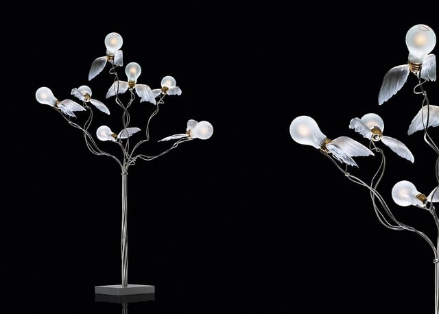 moderne Stehlampe wunderschönes Design originell kreativ Feder verziert Ingo Mauer