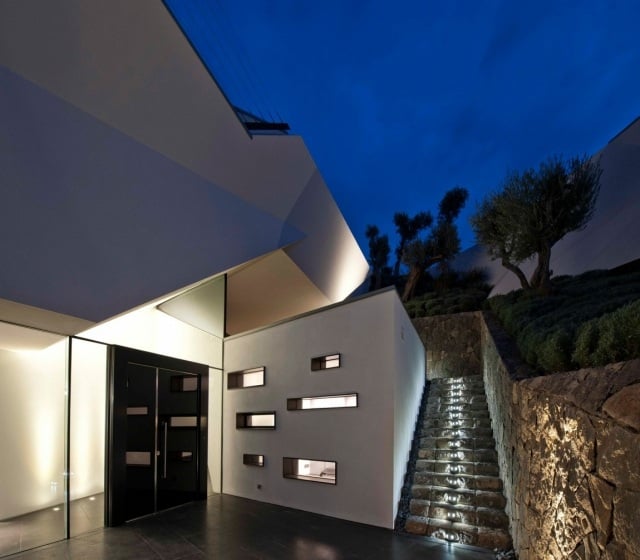 architektur und design außen bereich treppe beleuchtung kleine fenster 