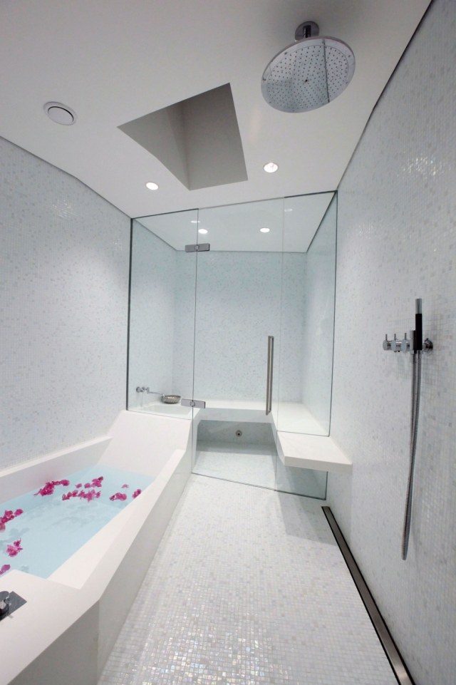 modern badewanne groß neu sauber hell duschkabine