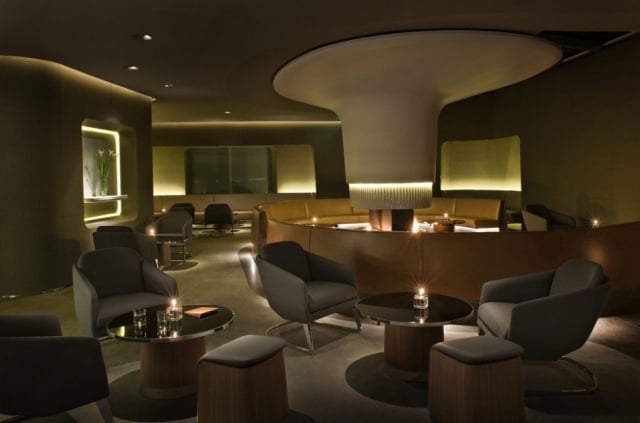 moderne dachgarten loungebereich hotel bar offener kamin