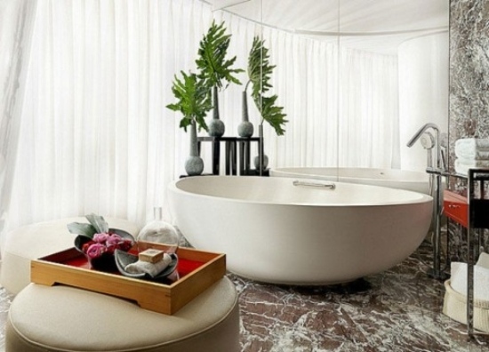 einrichtungsideen für badezimmer wanne-oval weiß-Spiegelwand