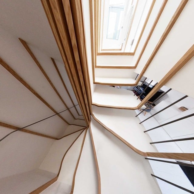 Moderne Maisonette-Wohnung treppe design holz weiß